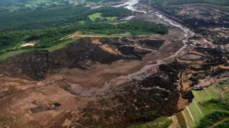 Barragem que se rompeu em Brumadinho era mais baratas e menos seguras, dizem especialistas