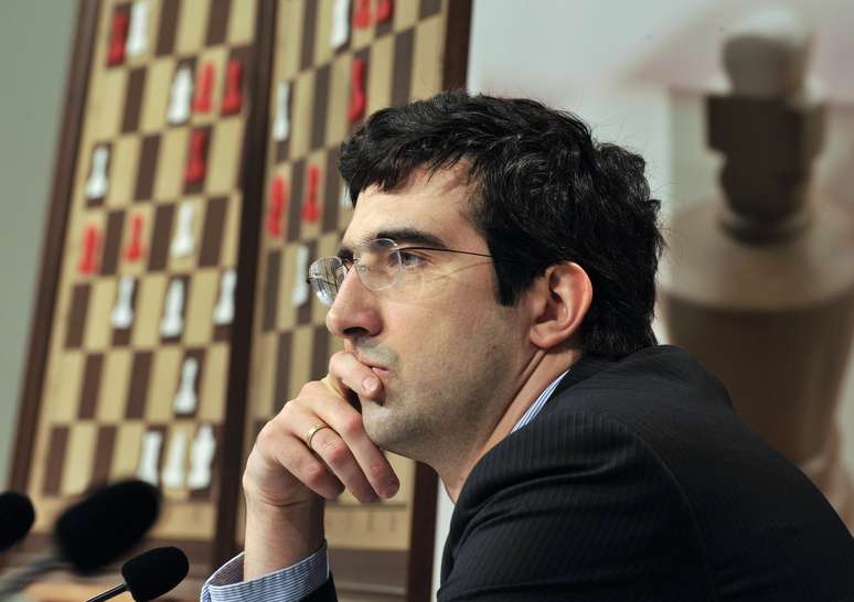 Enxadrista russo Vladimir Kramnik anuncia aposentadoria aos 43 anos