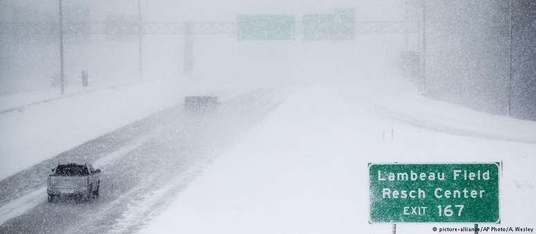 Há dias as ruas do Wisconsin estão cobertas de neve: temperatura deve cair ainda mais