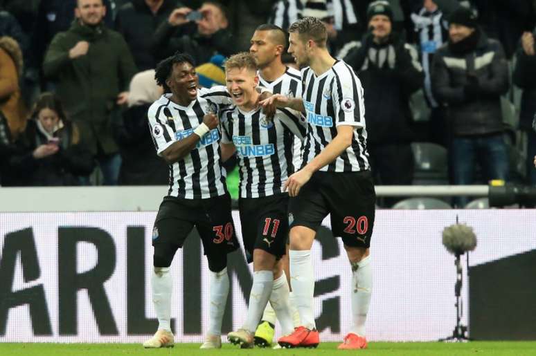 Newcastle vence o Manchester City por 2 a 1, de virada (Foto: LINDSEY PARNABY / AFP)