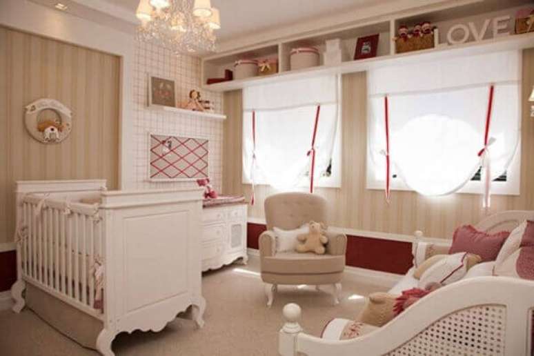 5- A decoração do quarto de bebê tem detalhes na cor palha. Fonte: ConstruindoDECOR