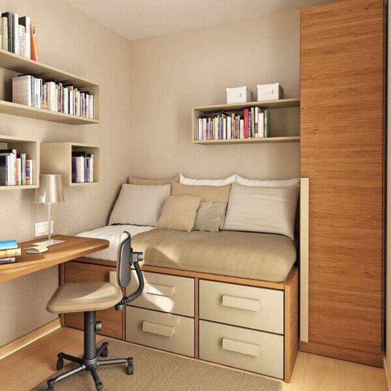 24- O home office foi decorado na cor palha. Fonte: Pinterest