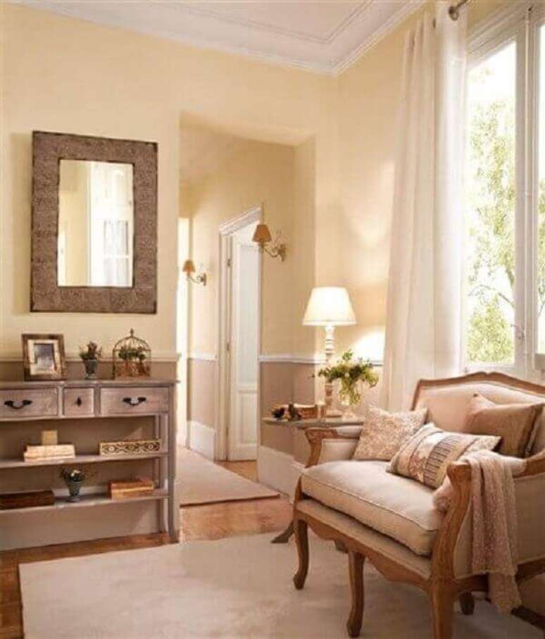 25- A cor palha combinada com o tom de camur&ccedil;a deixa o ambiente requintado e muito elegante. Fonte: Mauricio Gebara Arquitetura