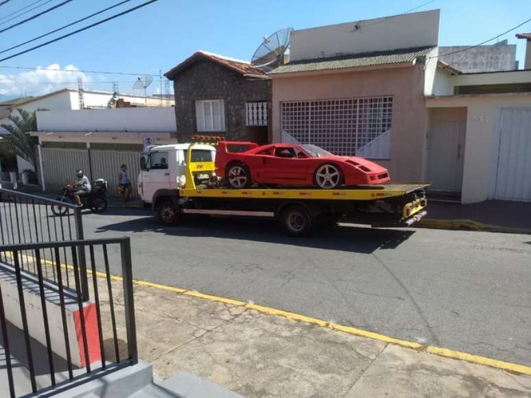 RÉPLICA FOI APREENDIDA E LEVADA PARA PÁTIO DA POLÍCIA CIVIL EM LORENA (SP)