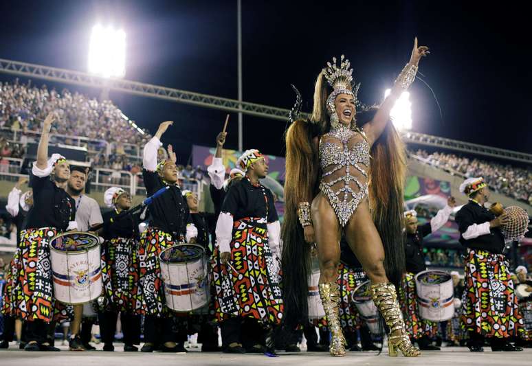 Gracyanne Barbosa, rainha de bateria da União da Ilha