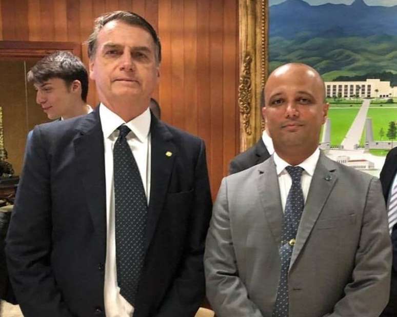 O presidente Jair Bolsonaro e o deputado federal eleito Major Vitor Hugo (PSL-GO) 
