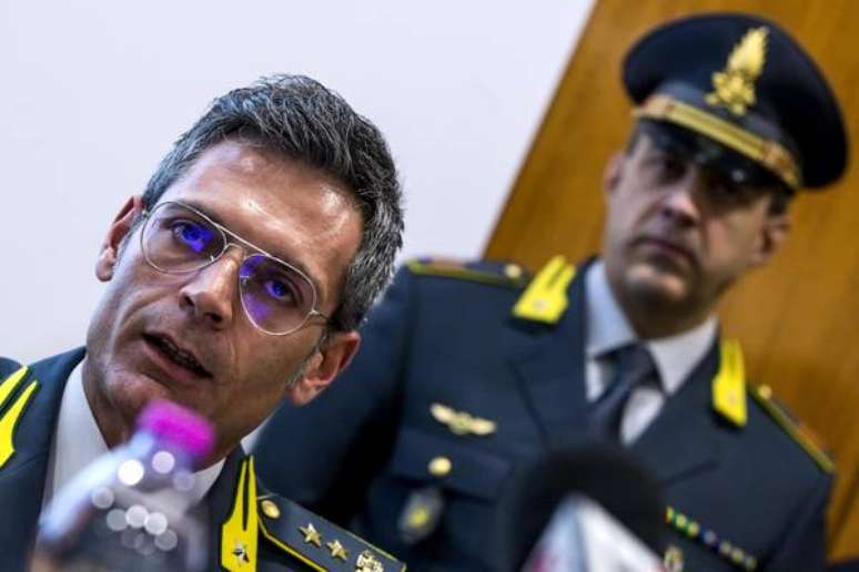 Oficiais da Guarda de Finanças da Itália explicam operação "Brasile Low Cost"