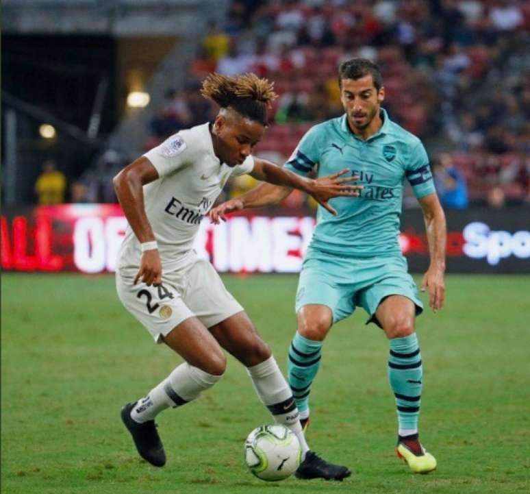 Nkunku em ação contra o Arsenal (Foto: Reprodução)