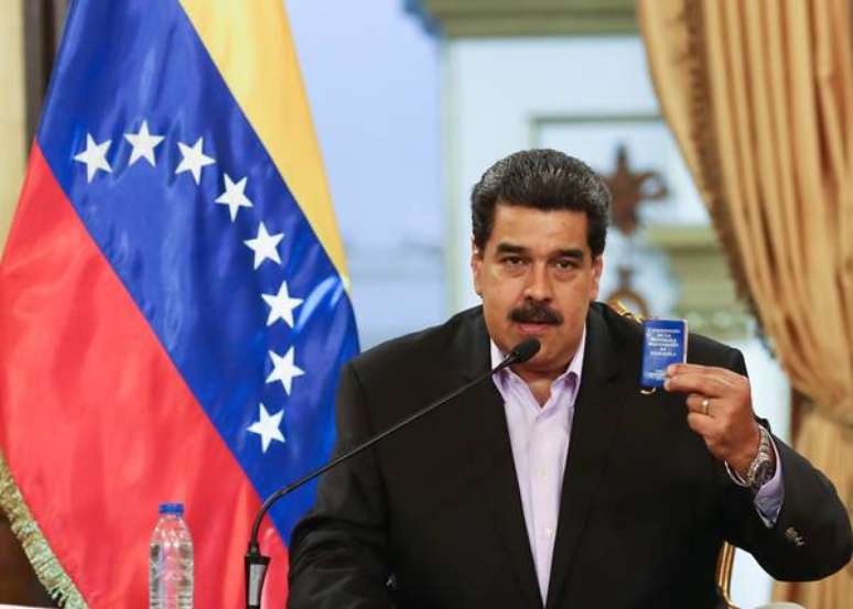 O presidente da Venezuela, Nicolás Maduro, está sendo pressionado a deixar o cargo