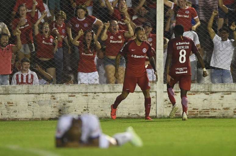  O Colorado largou na frente na etapa final, com gol de Nico López