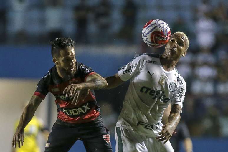Deyverson, do Palmeiras, durante partida contra o Oeste válida pela 4ª rodada do Campeonato Paulista 2019, na Arena Barueri, em Barueri, na Grande São Paulo, na noite desta quarta-feira (30).
