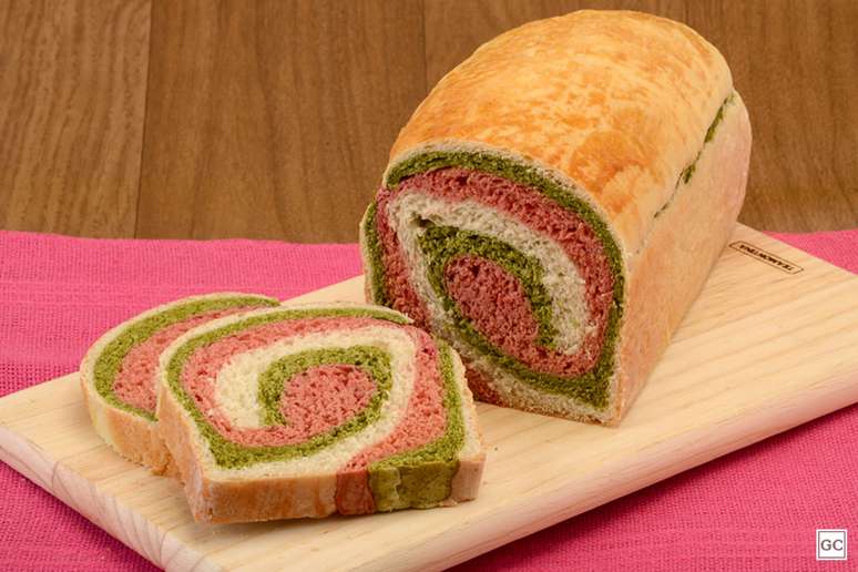 P&atilde;o colorido de espinafre e beterraba