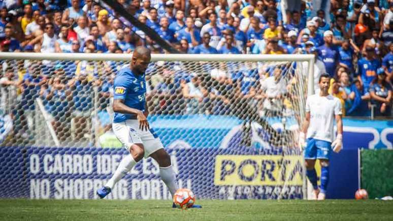 Dedé foi expulso no clássico contra o Atlético-MG no último domingo e ficou de fora do jogo contra o Boa- Foto: Vinnicius Silva/Cruzeiro