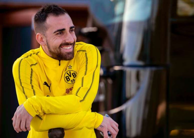 Felicidade estampada no rosto de Paco Alcácer. De reserva do Barcelona, a artilheiro no Borussia (Foto: Reprodução)