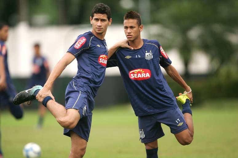Paulo Henrique Ganso e Neymar durante treinamento do Santos em 2010 (24/07/2010)
