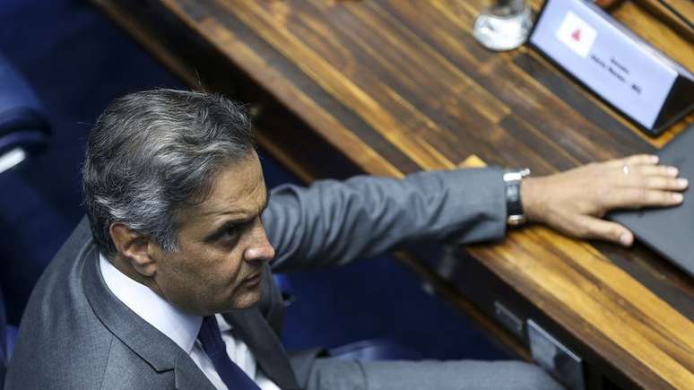 Fontes apontam que apoio de pol&iacute;ticos mineiros foi fundamental para chegada de A&eacute;cio &agrave; C&acirc;mara