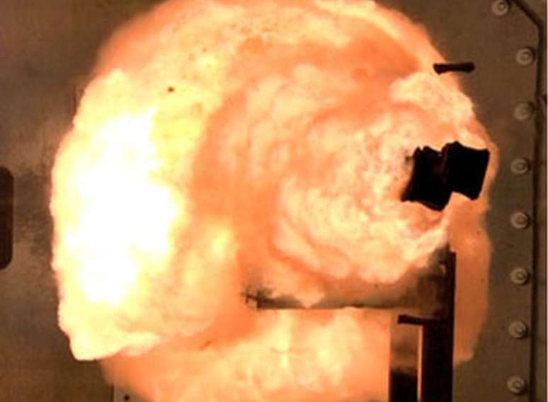 Os Estados Unidos t&ecirc;m realizado testes de armas com energia eletromagn&eacute;tica