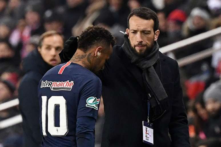 Neymar não joga as oitavas da Champions (Foto: AFP)