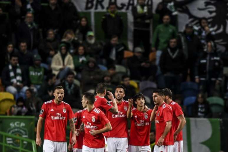 Jogadores do Benfica comemoram um dos gols da equipe (Foto: Patricia de Melo Moreira / AFP)
