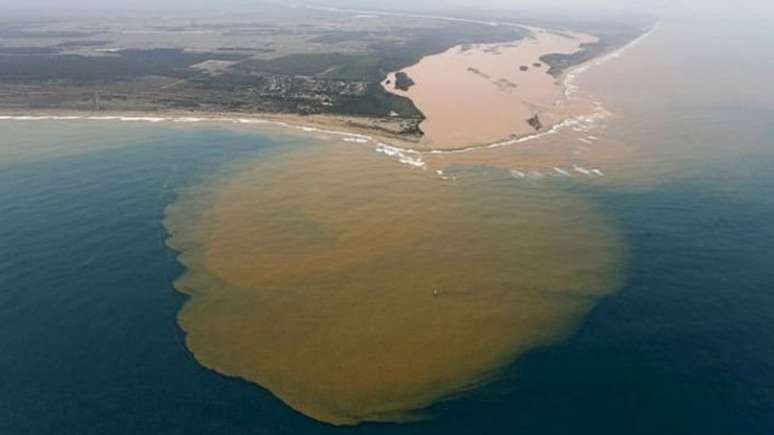 Rompimento de barragem em Mariana é considerado o pior desastre ambiental do Brasil