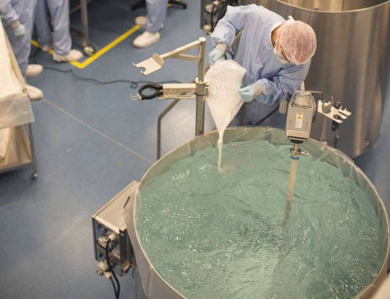 Parte do processo de produção de medicamentos biossimilares na Biotec.