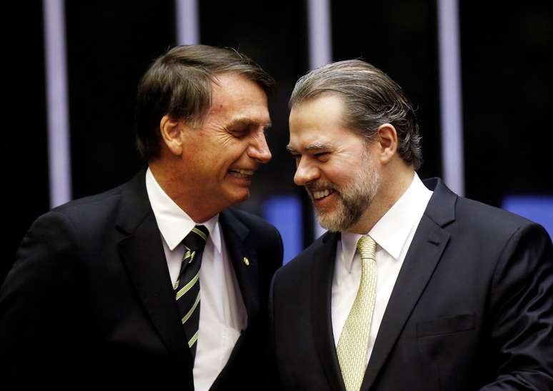 Presidente Bolsonaro (E) e presidente do STF, Dias Toffoli, durante cerimônia no Congresso 6/11/2018 REUTERS/Adriano Machado