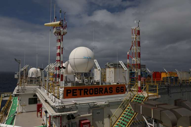 Plataforma de petróleo da Petrobras na Bacia de Santos, RJ
05/09/2018
REUTERS/Pilar Olivares