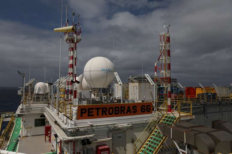 Plataforma de petr&oacute;leo da Petrobras na Bacia de Santos, RJ
05/09/2018
REUTERS/Pilar Olivares