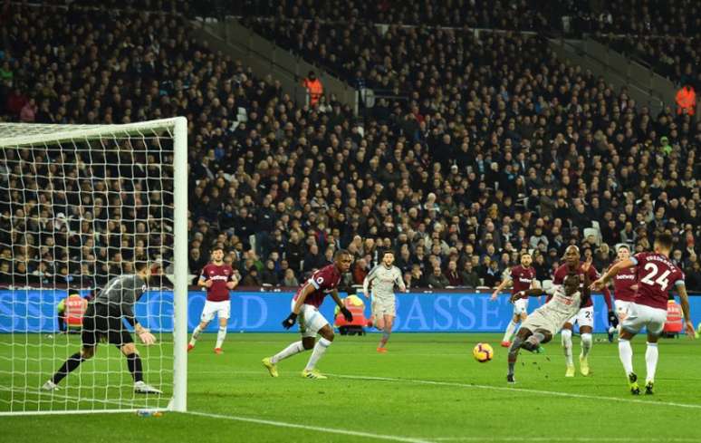 Liverpool empata com o West Ham e vê vantagem para o City diminuir (Foto: GLYN KIRK / AFP)