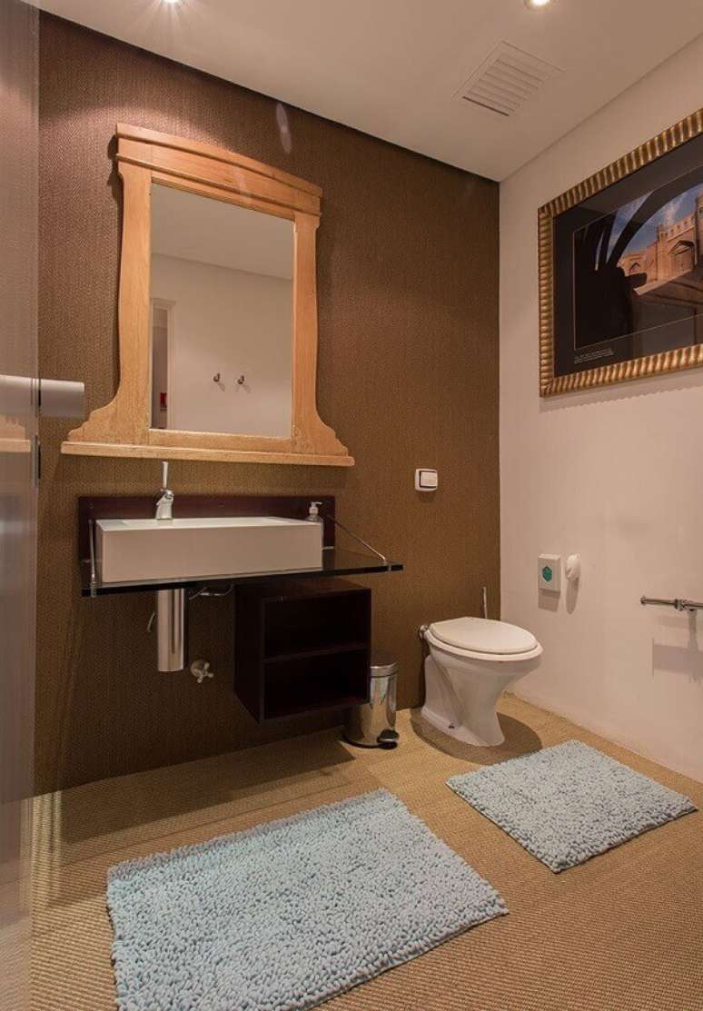 13- Na decora&ccedil;&atilde;o do lavabo, o tapete para banheiro protege o piso. Fonte: Site Tapetes