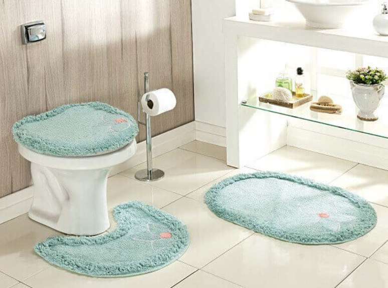 4- O jogo de tapete para banheiro completa a decoração do ambiente com modernidade e beleza. Fonte: Mix Lar