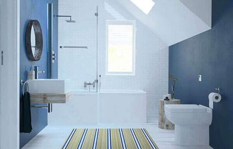 26- O tapete para banheiro com listras deixa o ambiente mais alongado. Fonte: Bathrooms