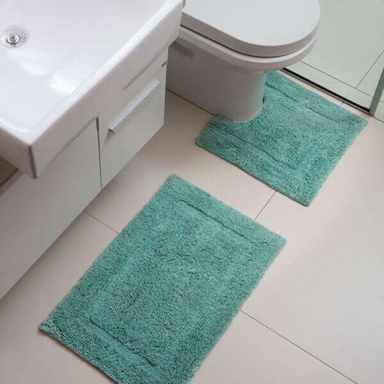 5- O jogo de tapete para banheiro com duas peças é encontrado facilmente em Home Centers. Fonte: WP Tapetes