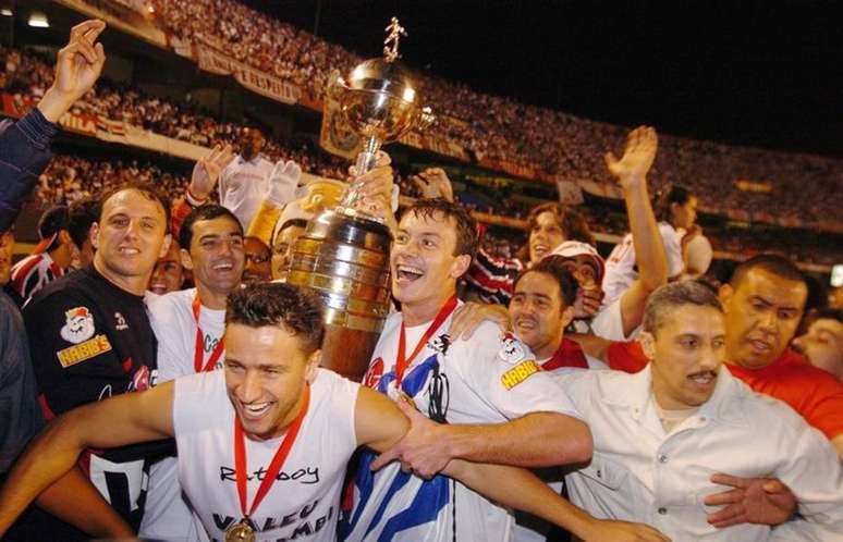 Jogadores do São Paulo comemoram o título de 2005