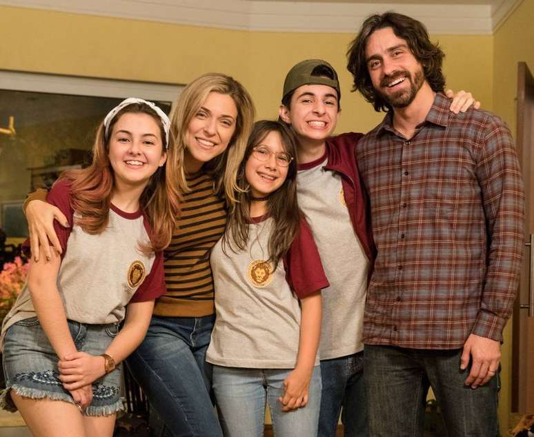 'Mal Me Quer' &eacute; a primeira s&eacute;rie original da Warner Channel, coproduzida com a Boutique Filmes.