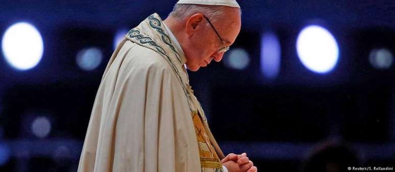"Não é que todos façam isso, mas houve padres e bispos que o fizeram", afirmou o papa Francisco