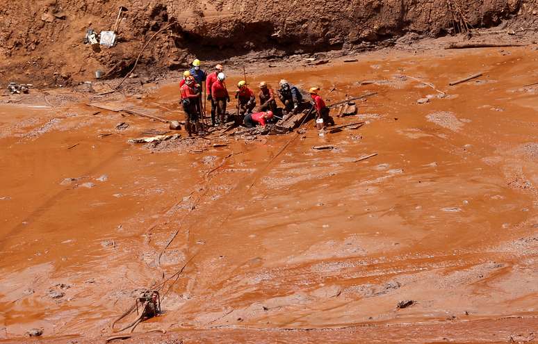 Equipes de resgate buscam v&iacute;timas de rompimento de barragem da Vale em Brumadinho
02/02/2019 REUTERS/Adriano Machado