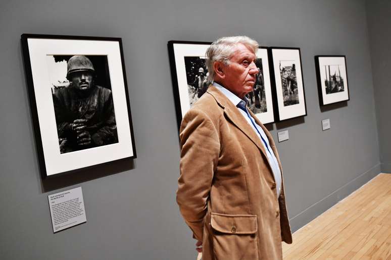 Fot&oacute;grafo brit&acirc;nico Don McCullin posa para fotos durante retrospectiva de seu trabalho em Londres
04/02/2019 REUTERS/Dylan Martinez