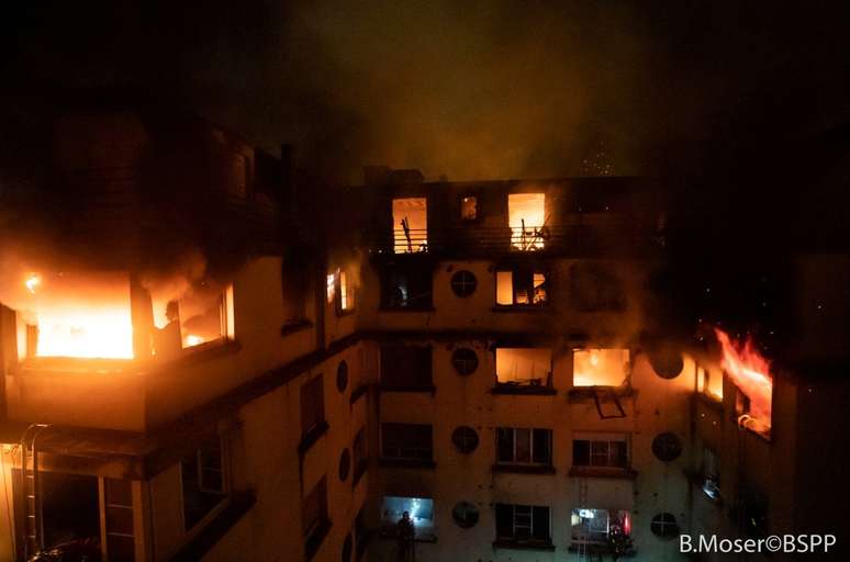 Incêndio em prédio residencial em Paris mata ao menos 8 e fere cerca de 30