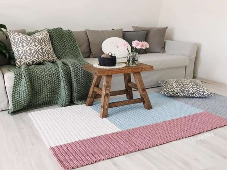 113. Os tapetes de barbante de crochê podem ser feitos em várias cores. Fonte: KronaStore