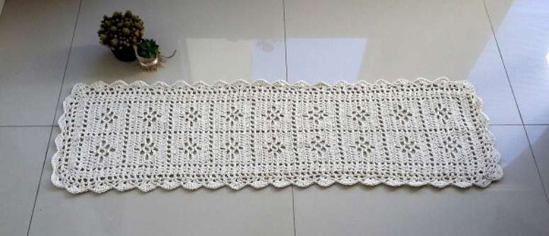 125. Os tapetes de barbante tipo passadeira s&atilde;o ideais para frente da pia da cozinha. Fonte: Pinterest