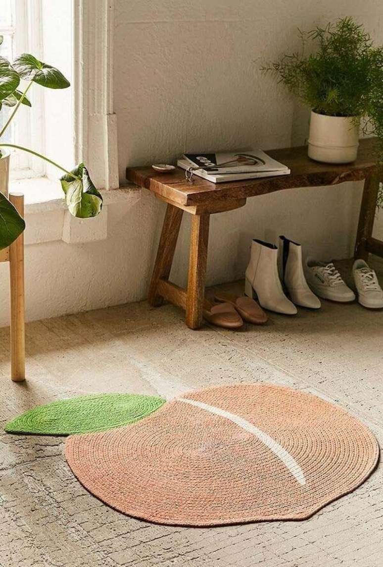 126.&nbsp; Os tapetes de barbante podem ter formas de frutas, bichos e flores. Fonte: Ideias Decor