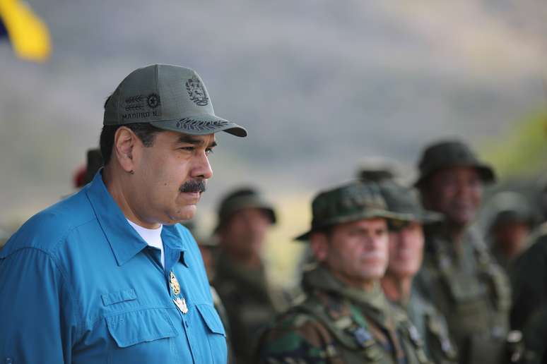 Nicolás Maduro durante exercício militar em Turiamo
03/02/2019 Palácio de Miraflore/Divulgação via REUTERS