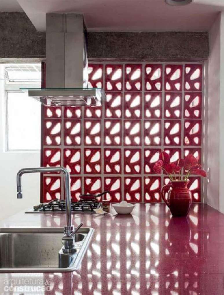 32. O cobog&oacute; &eacute; uma excelente op&ccedil;&atilde;o para dividir ambientes e ainda incrementar a decora&ccedil;&atilde;o &ndash; Foto: Papo de Design