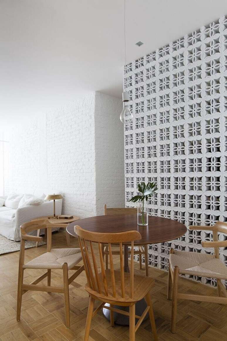 45. Clássica parede de cobogó para decoração de sala de jantar – Foto: Alan Chu