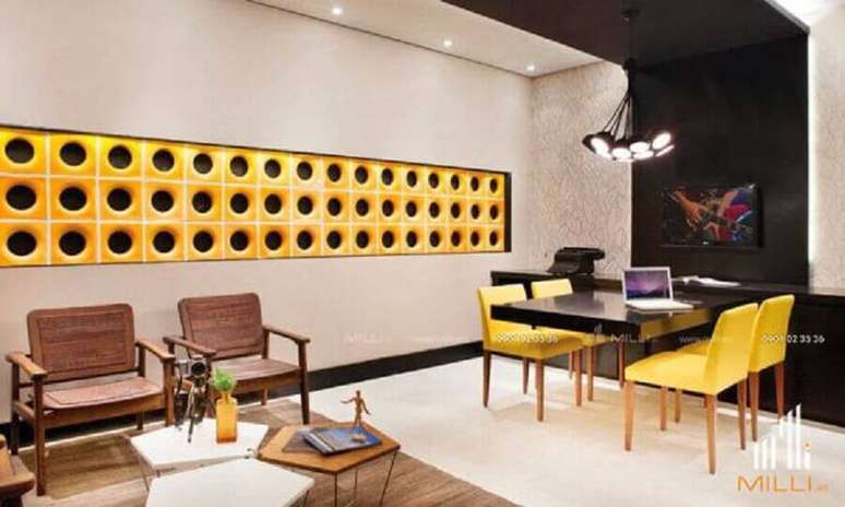 50. Decoração para escritório moderno com detalhe em cobogó cerâmico amarelo na parede – Foto: Pinterest