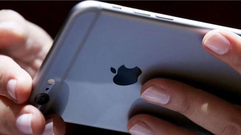 Os chilenos pedem que todos os iPhones sejam reparados pela Apple ou que a empresa recompre os equipamentos antigos dos usuários