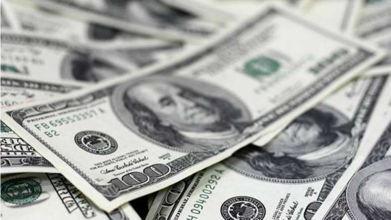 Dólar à vista avançou 0,37%, a R$ 3,7187.