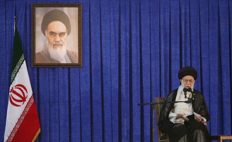 L&iacute;der supremo do Ir&atilde;, aiatol&aacute; Ali Khamenei, em Teer&atilde;
04/06/2017
TIMA via REUTERS