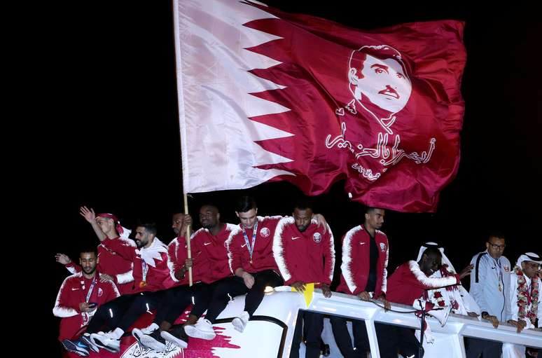 Jogadores da seleção do Catar comemoram título da Copa da Ásia em Doha
02/02/2018 REUTERS/Ibraheem al Omari